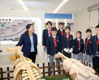 少先队员与院士共探餐桌上好猪肉的“成长密码”