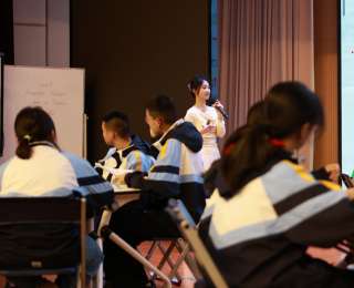 AI赋能高中英语读写教学 武汉这场研讨活动探索教育数字化新路径