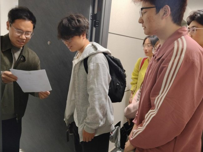 武汉学院归朴团队慧电银家点亮老年智能用电新生活