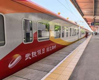 湖北首趟舒适型旅游列车本月开往云贵