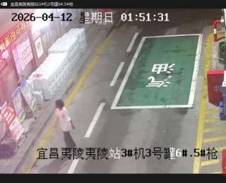 13岁男孩深夜迷路，加能站员工热心收留安抚