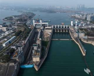 葛洲坝二号船闸提前复航