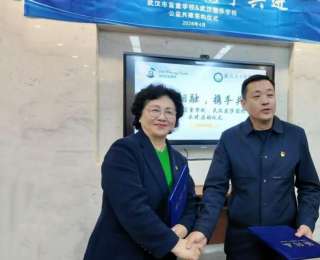 武汉爱莎学校与武汉市盲童学校公益共创签约温暖启幕