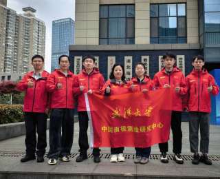 与鲸鱼擦肩、踏雪采样，武大5名队员从南极凯旋