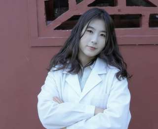 湖北中医药大学走出的“免费医学生”：一部从不静音的手机，她用小事守护居民健康