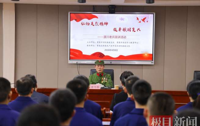 湖北孝感69岁老兵用担当为消防员上一堂政治课