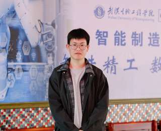 跑过三千公里，跃过人生三阶，他在武生院的跑道上跑出了人生新配速