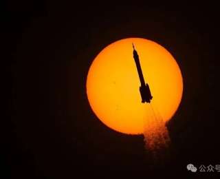 当“东方红一号”与“天宫”擦身而过