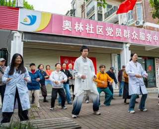 直呼“太贴心”！中医药进社区，居民家门口学养生、享义诊