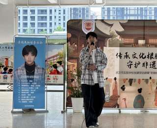 高三学生开个人独唱音乐会，这所高中的校园开放日“艺”彩纷呈