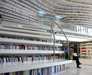 走进天津滨海图书馆