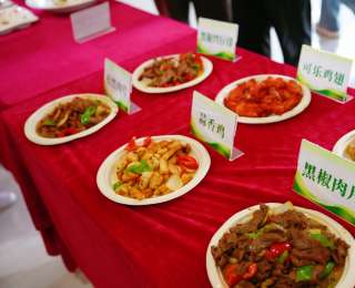 武汉晴川学院举办第三届美食文化节，师生共赴“食安”之约