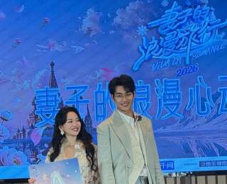 金莎否认怀孕，称“马上要拍婚纱照啦”