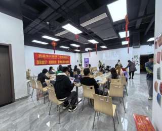 下班后，他们在夜校“充电”！三峡职院技能夜校开进商圈和社区