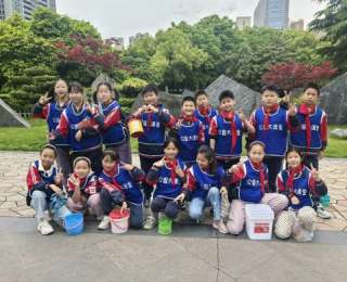 小手擦亮公园，童心致敬劳动者！小学生走进公园体验大课堂自然实践课