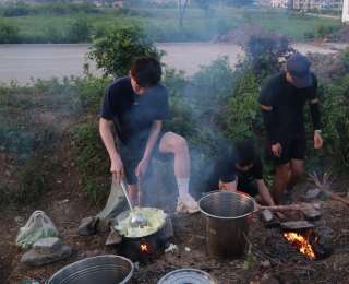 96名大学生不上课，在大山里“疯玩”三天两夜