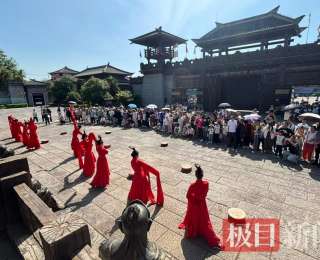 同唱《借东风》，全城繁花开——赤壁“五一”首日文旅盛宴火热开启