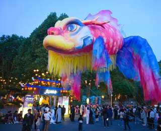 咸安“五一”文旅热：国风夜游引领假日新风尚