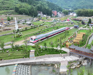 来凤：五一潮玩节引流 深山黑猪借农文旅融合“出圈”