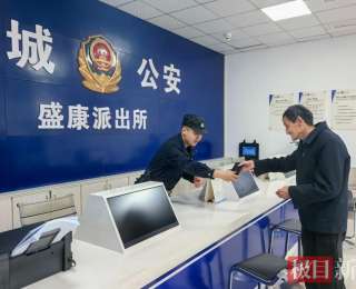 群众手机丢失急报警，民警正准备查监控，好心人就将手机送至派出所
