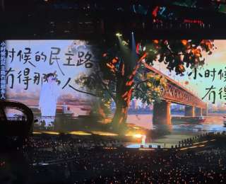 周深武汉演唱会唱响限定曲《汉阳门花园》，其人生第一个通告在武汉，曾说“歌手周深”是从武汉出发