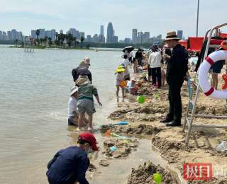 东湖沙滩“五一”日投7000只螃蟹，孩子们满载而归，情绪价值拉满