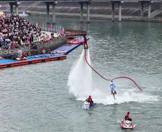 哪吒敖丙“水上飞”！竹山这场表演秀酷炫出圈