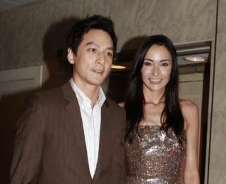 隐退13年，吴彦祖48岁超模妻子Lisa S宣布复出：我抚养了女儿，支持丈夫工作，是时候重返时尚界了