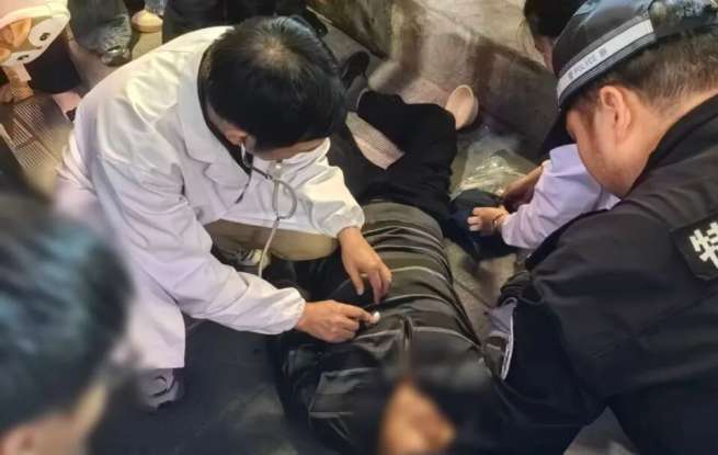 就在荆州！2万人的人海中，3分钟让出一条生命通道