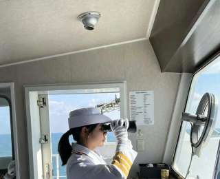 00后女生在远洋货轮当三副，首次登船就遭遇八九级大风