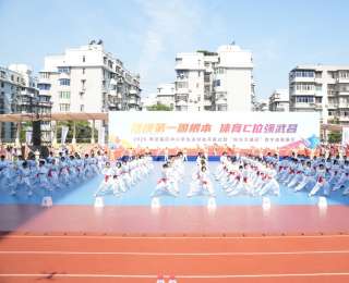健康站“C位”，武昌区中小学运动会开幕，2000师生“交卷”阳光大课间