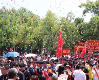 一纸家书寄深情，武汉东湖光电学校成人礼温暖全场