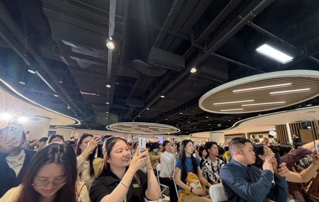 外地读者跨城“追星”刘良，苏州女教师想把他的故事带回课堂