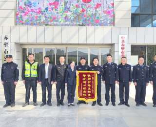 湖北京港澳高速咸宁段警企联动，整治高速公路安全隐患