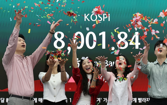 韩国综合股指KOSPI盘中突破8000点 创历史纪录