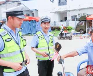 村口拉家常、入户送安全，湖北黄梅交警面对面守护“银发平安路”