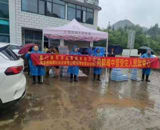 水退人未退 雨歇人不歇！鹤峰干群同心重建家园