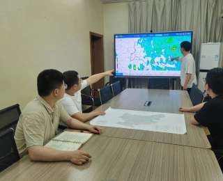 “全镇干部的手机24小时不关机，谁也不能失联”