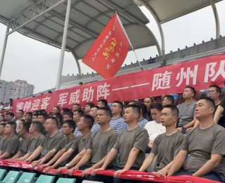 一出手就是“王炸”！125人退役军人方队闪耀楚超赛场
