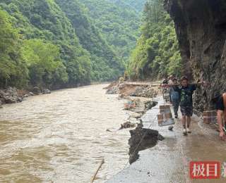 “看到灾情睡不着了”，宣恩年营额超700万元的餐馆老板作了个决定：带着4名大厨进山当义工
