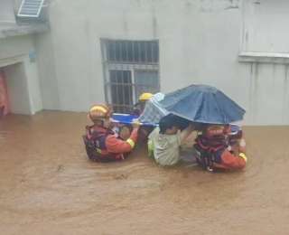 暴雨突袭，随州消防紧急营救转移99名群众
